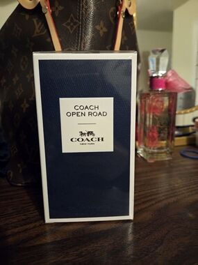 Coach Open Road Men's Fragrance Box in Navy and White